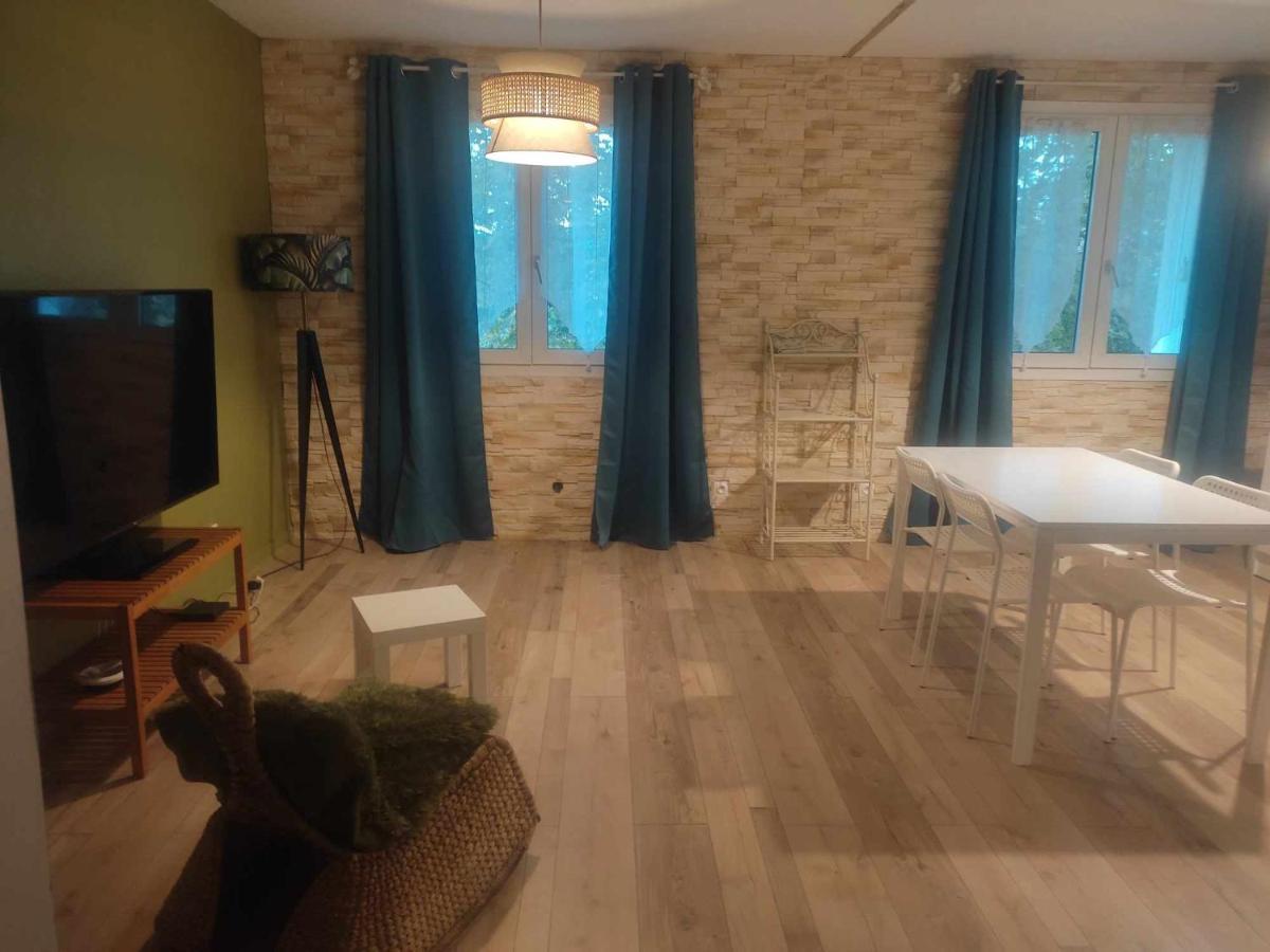 Apartamento Jad'Iss L'Isle-d'Abeau Exterior foto
